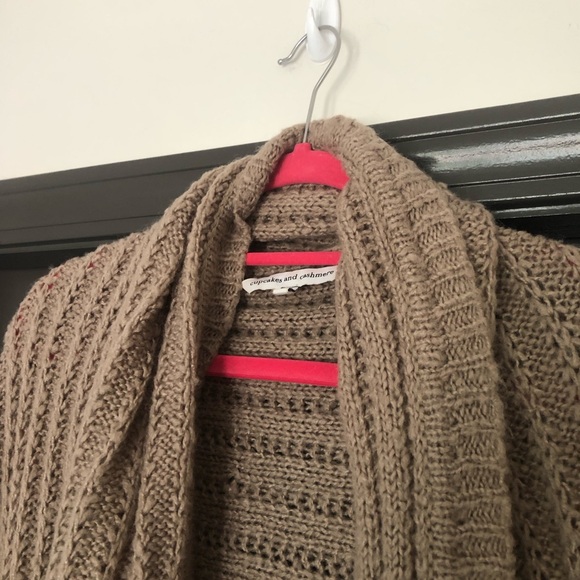 Cupcakes and cashmere oversized long open front knit brown cardigan shawl - Picture 4 of 8